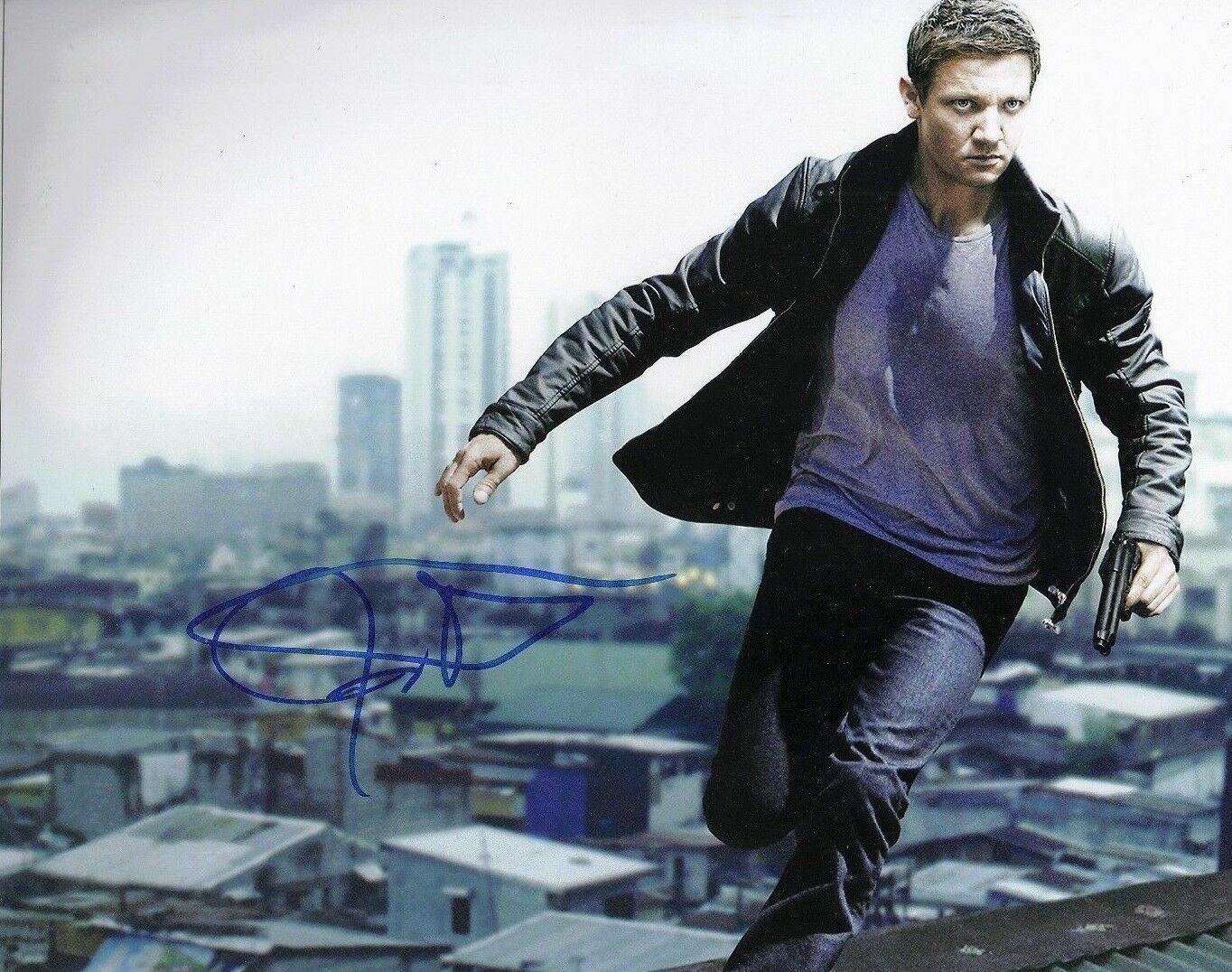 Jeremy Renner Signed 10X8 Photo Poster painting The Bourne Legacy AFTAL COA (7247)