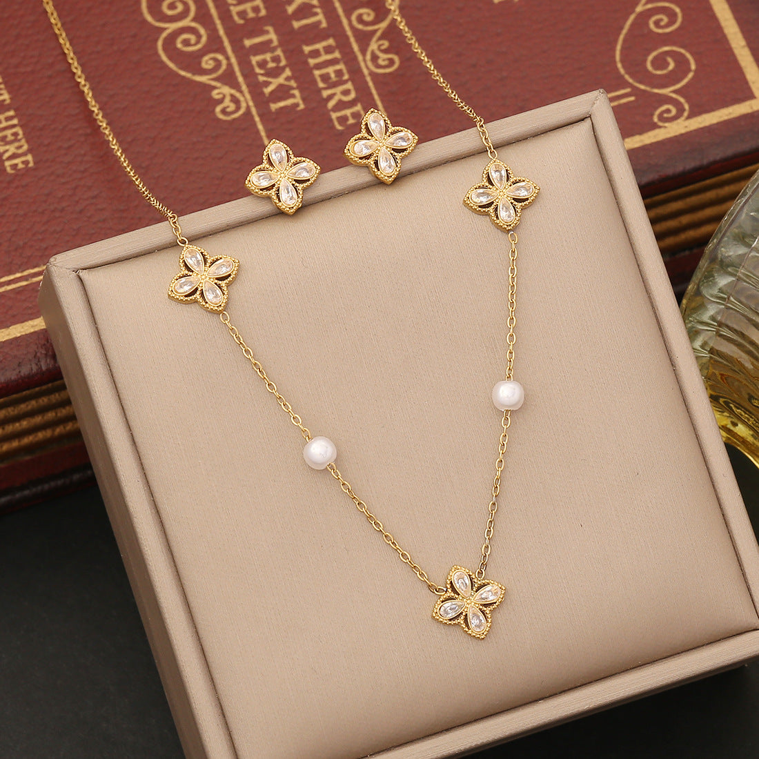 Fashion Flower Stainless Steel Electroplating Necklaces