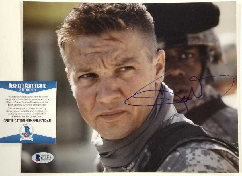 Actor JEREMY RENNER Signed 8x10 Photo Poster painting THE HURT LOCKER Autograph~ Beckett BAS COA