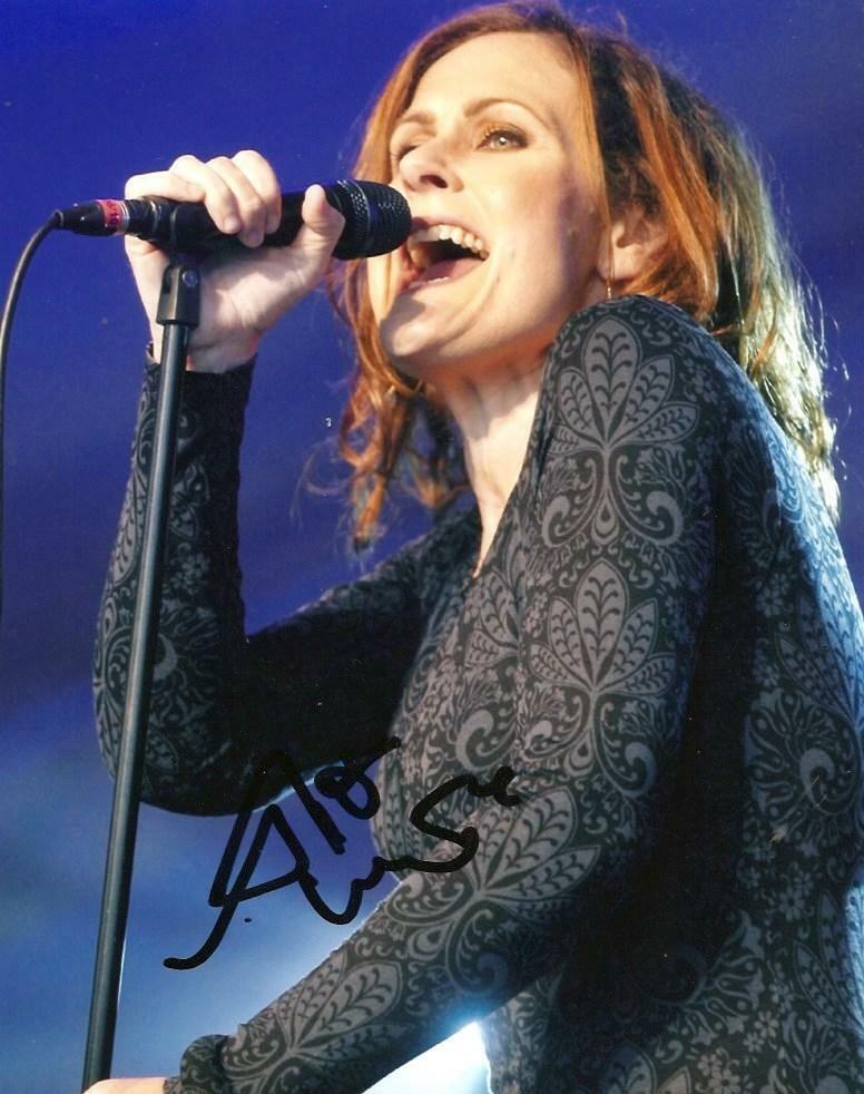 SINGER Alison Moyet autograp, In-Person signed Photo Poster painting