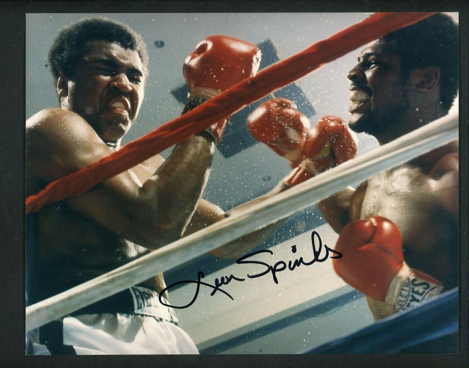 Leon Spinks Signed Autographed 8 x 10 Photo Poster painting boxing action vs Muhammad Ali