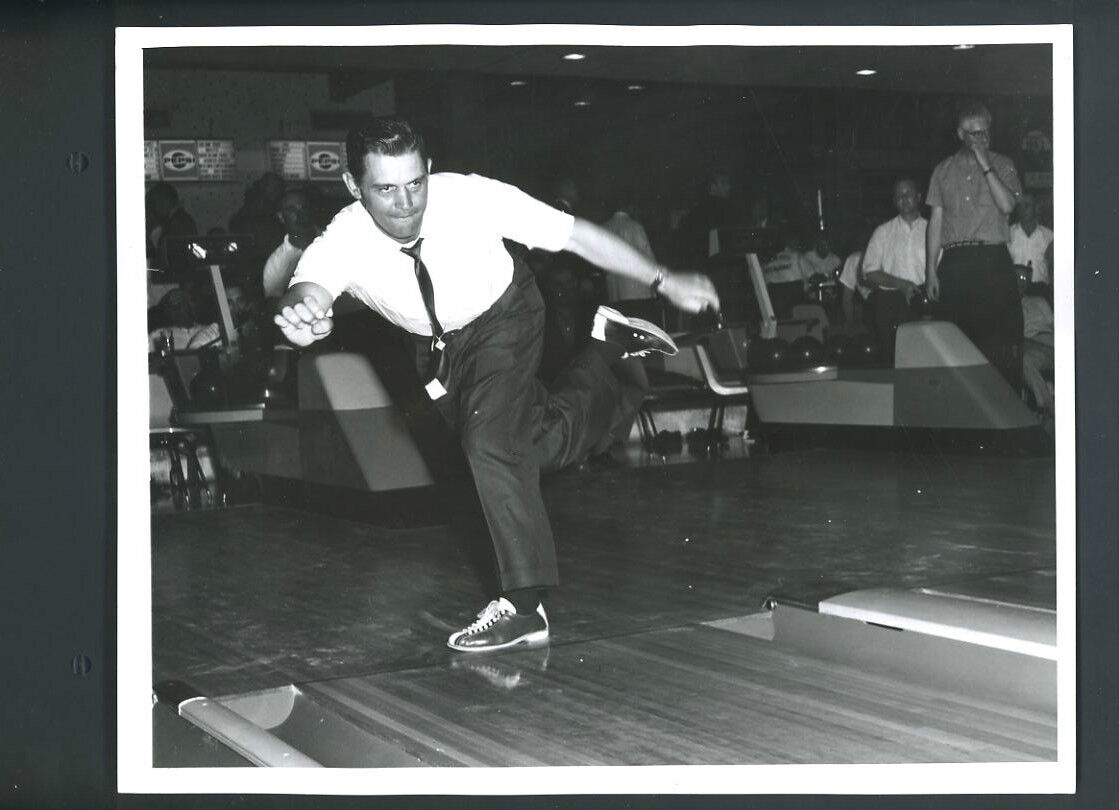 Gene Mauch 1962 Wire Photo Poster painting Baseball Bowling Championship Phillies Sporting News