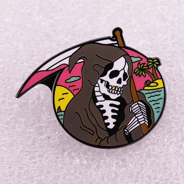 Foto del pin Mysterious Traveling Skeleton