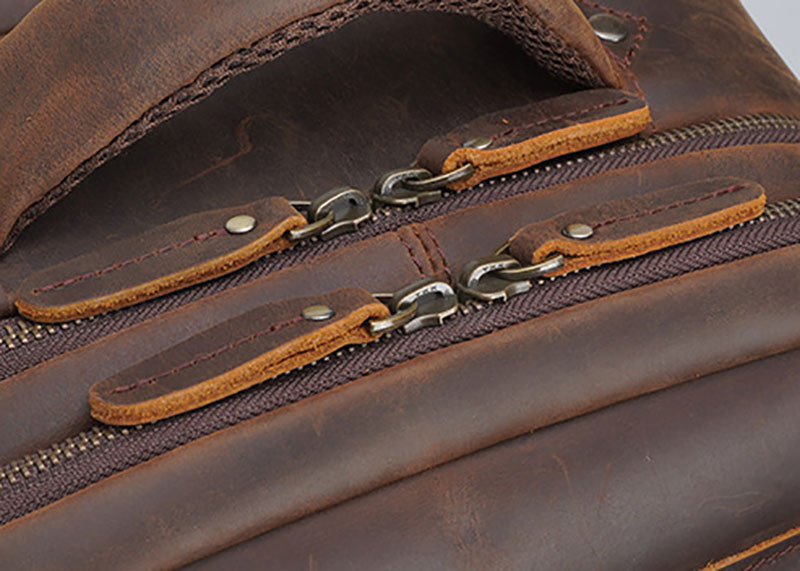 Detail Show of Zipper of Leather Backpack