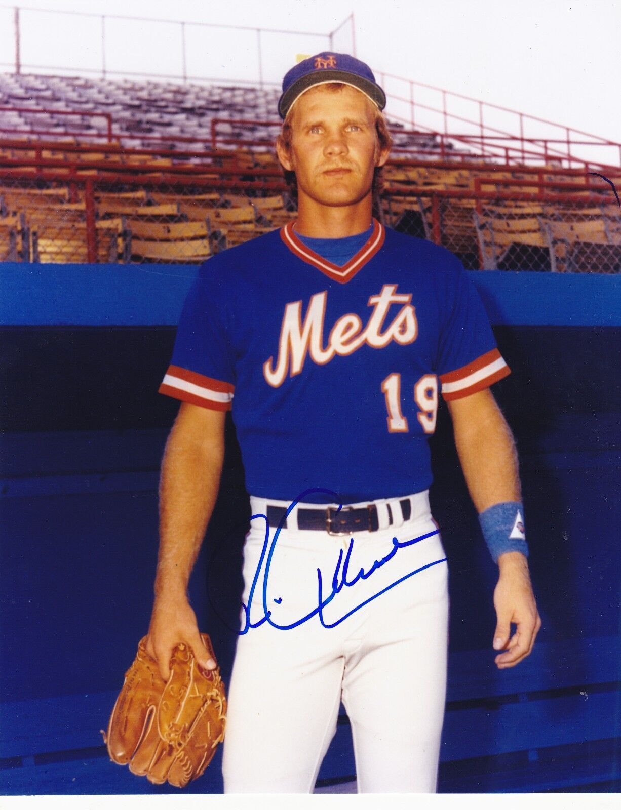 RON GARDENHIRE NEW YORK METS ACTION SIGNED 8x10