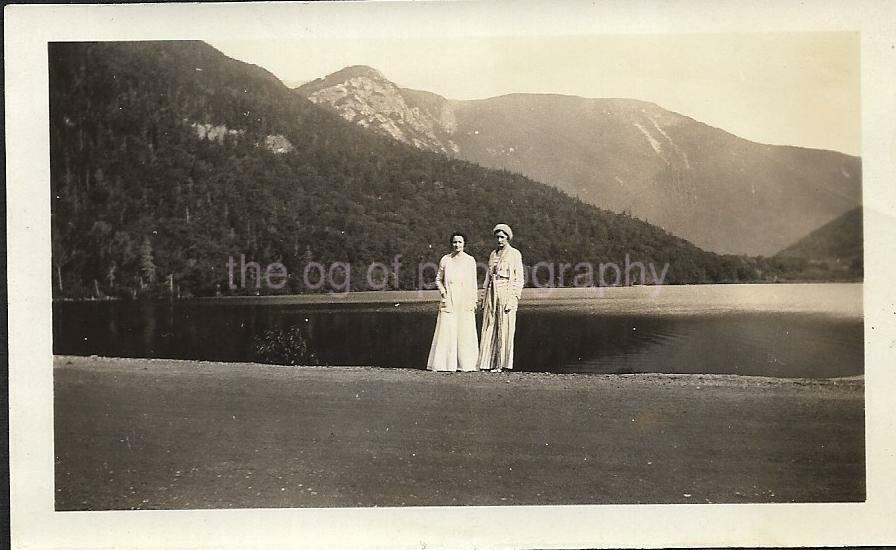 TWO WOMEN IN THE AMERICAN WEST Found ANTIQUE Photo Poster painting bw REMOTE PORTRAIT JD 19 45 Q