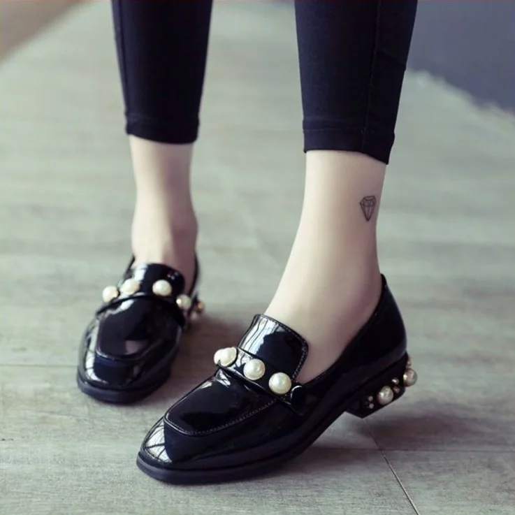 Black Patent Leather Loafers with Square Toe and Pearl Embellishments, Low Heel Vdcoo