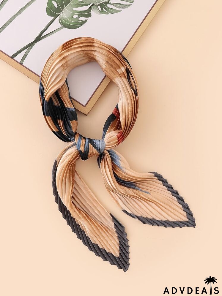 Graphic Pleated Scarf