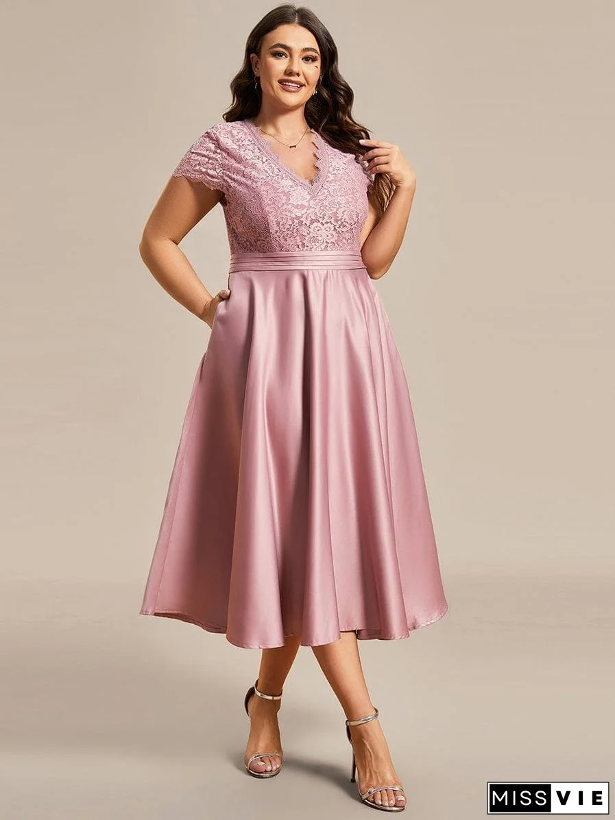 Elegant Plus Size Lace A-line Cocktail Dress with Pockets