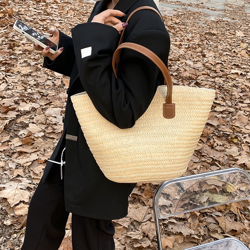 Mature Women's Fashionable Personalized New Handbag