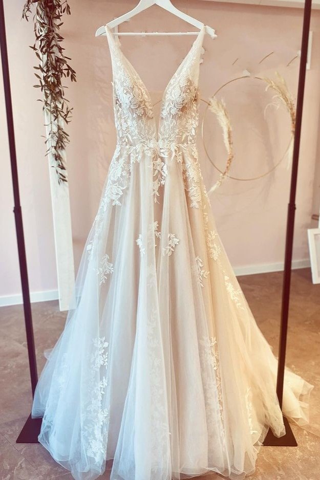 Charming A-Line Floor-length Tulle Deep V-neck Wedding Dress With Floral Lace Ballbellas