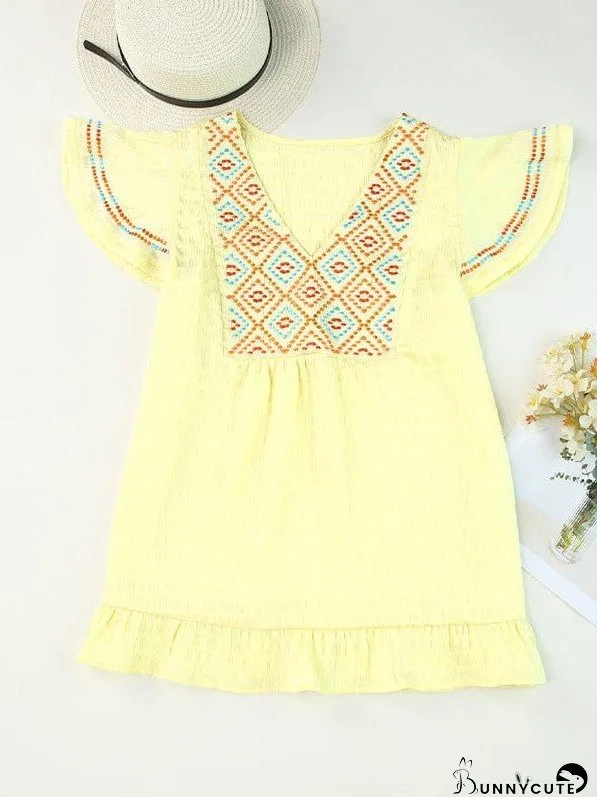 Women'S Fashionable Embroidered Chiffon Shirt With Three-Quarter Sleeves