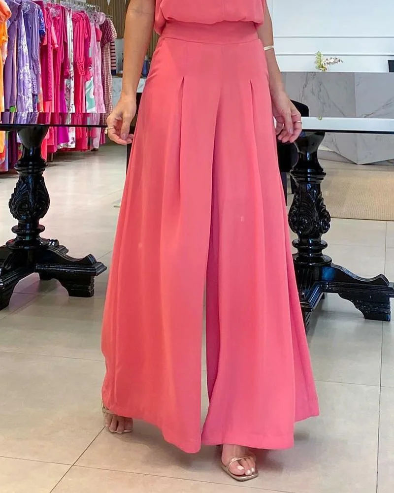 Solid coloured casual suit with buttons