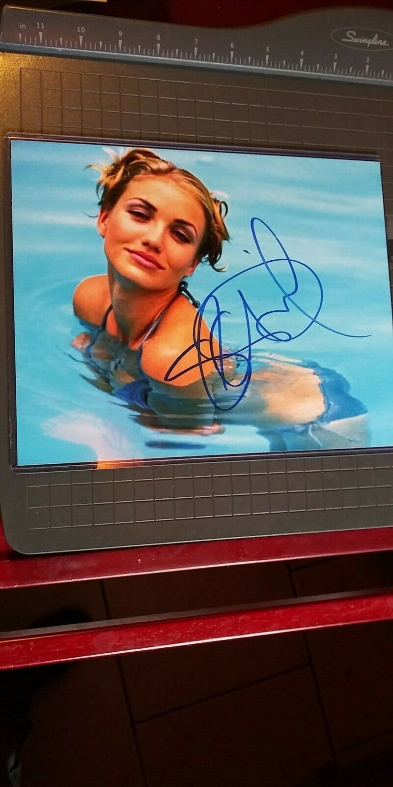 Cameron Diaz signed 8x10 COA