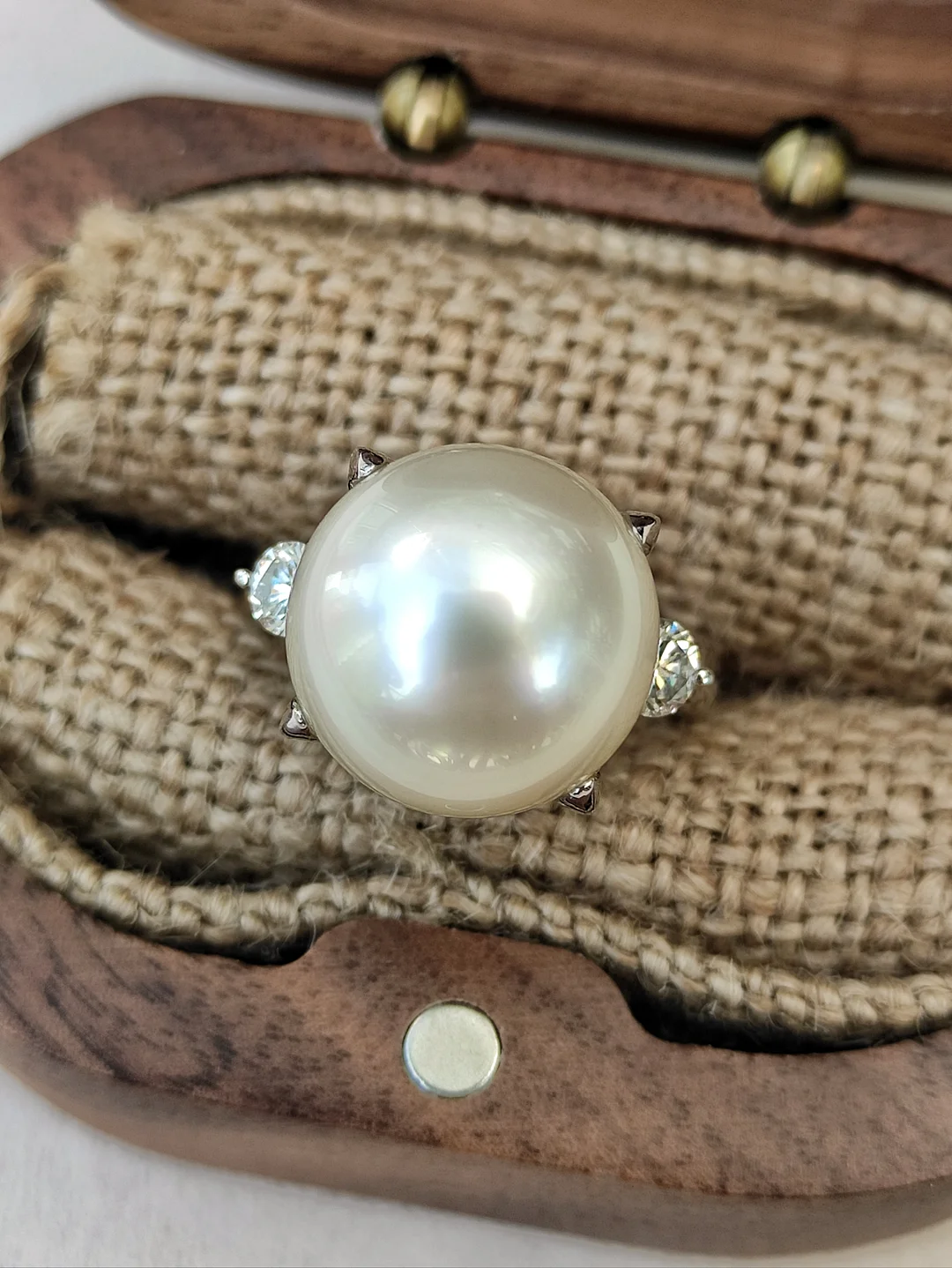 S551 14mm澳白大颗粒钻石铂金珍珠戒指Pt900，钻石0.43ct，13.5g，12/51码【暖光厚皮丝绸感，巨大点位14mm，微微瑕，钻石白白闪闪火彩好，贵妇标配经典款】