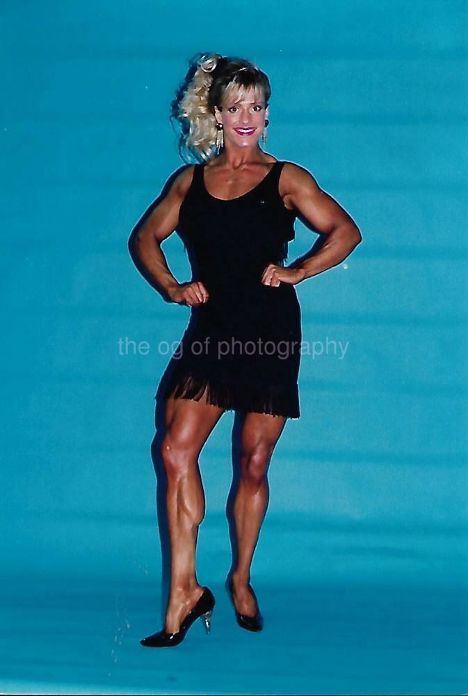 PRETTY BUFF WOMAN 80's 90's FOUND Photo Poster painting Color MUSCLE GIRL Original EN 21 49 X