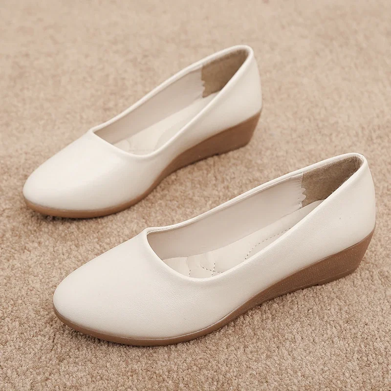 Qengg Spring and Autumn New Women's Singles Shoes Slope Heel Pointed Peas Shoes Working Solid Color Mother Shoes Pumps