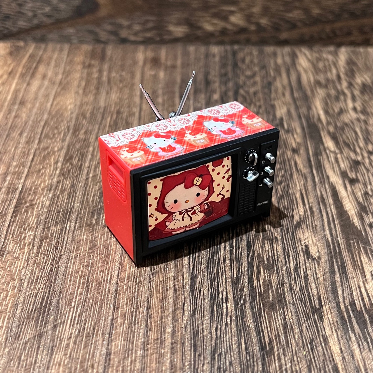 Mini Vintage TV Model DIY Scene Accessory