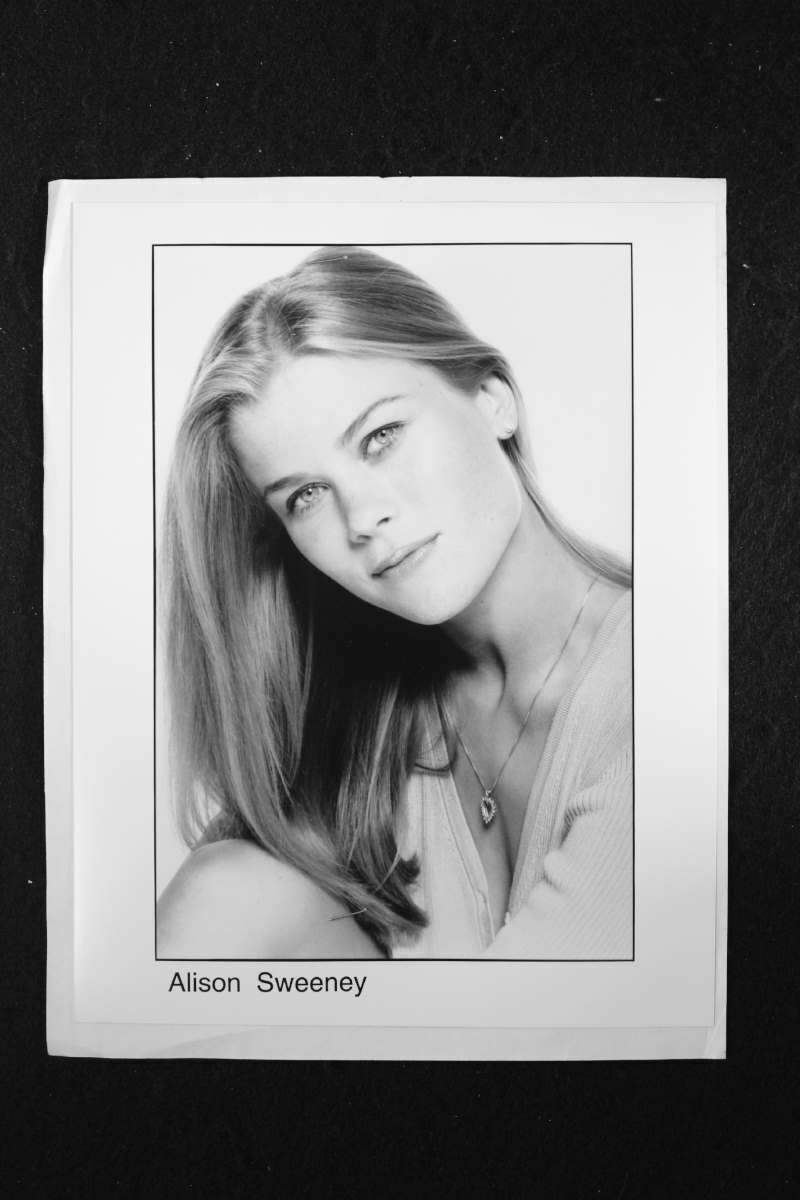 Alison Sweeney - 8x10 Headshot Photo Poster painting w/ Resume - DOOL