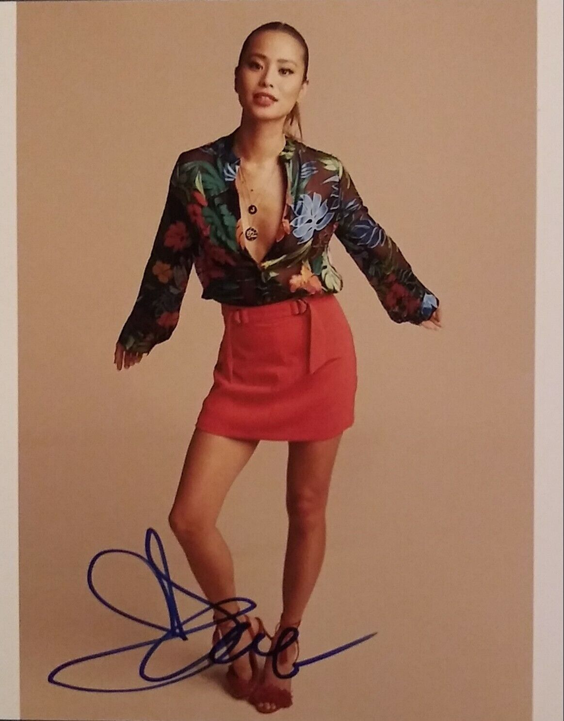 Jamie Chung signed 8x10