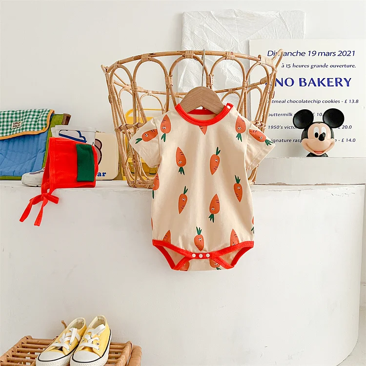 Baby Boy/Girl Carrot Print Graphic Short Sleeve Bodysuit