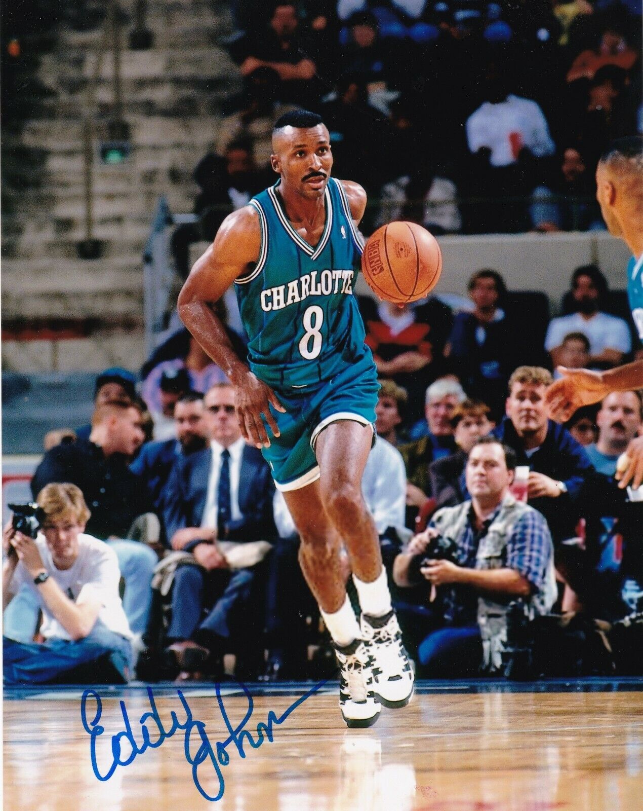 EDDIE JOHNSON CHARLOTTE HORNETS ACTION SIGNED 8x10 Photo Poster painting