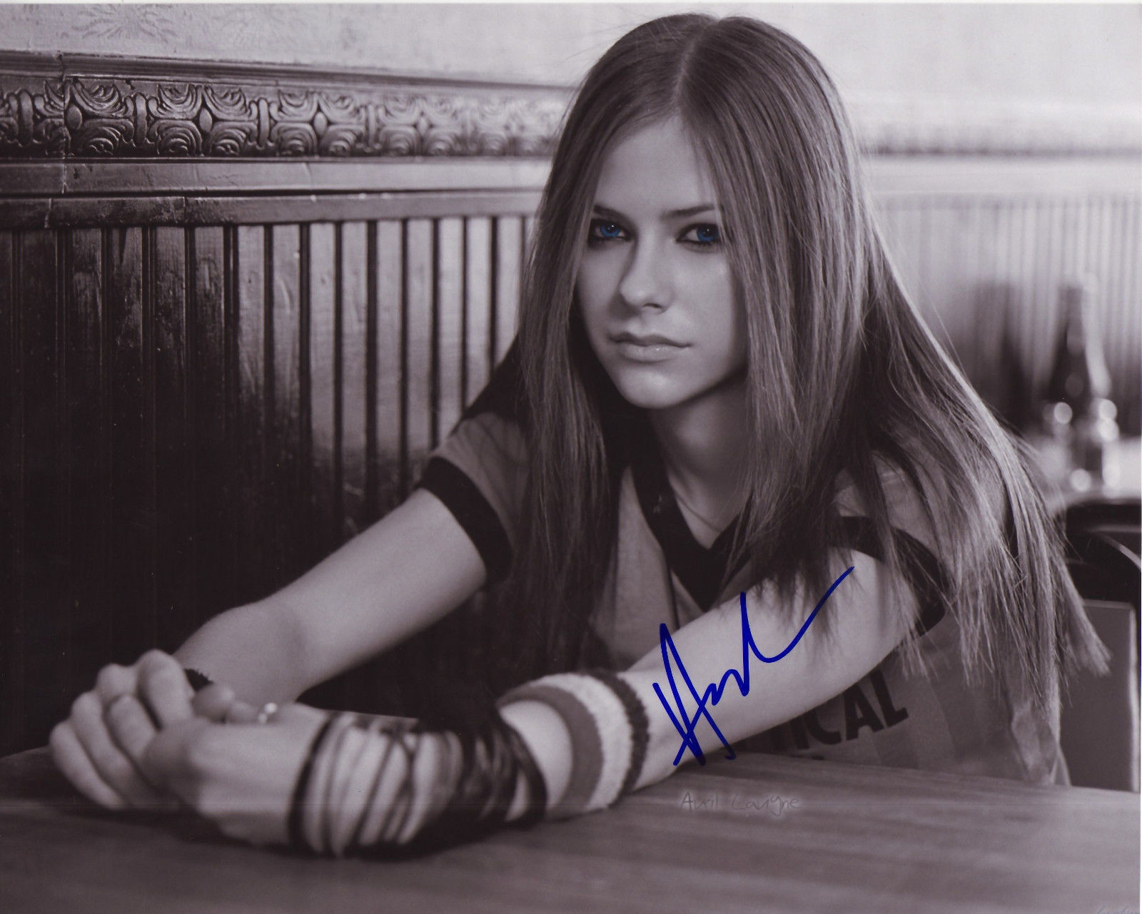 AVRIL LAVIGNE AUTOGRAPH SIGNED PP Photo Poster painting POSTER