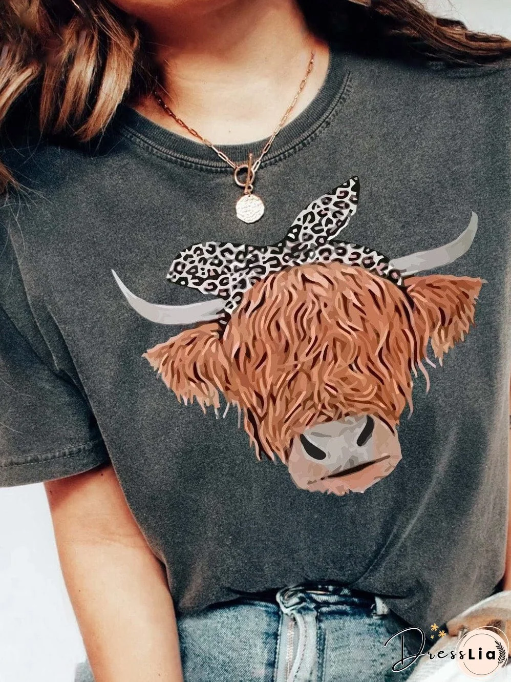 Highland Cow Print Casual Tee with Retro Touch