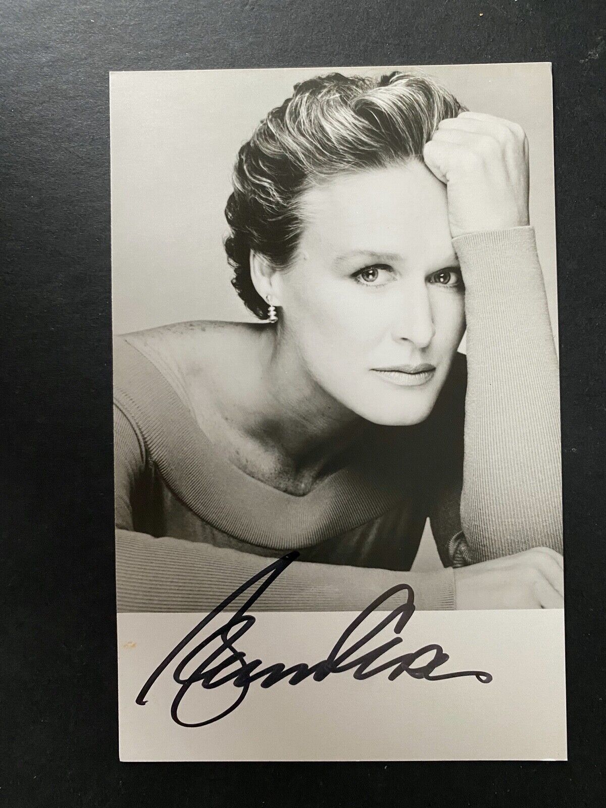 GLENN CLOSE - FATAL ATTRACTION ACTRESS - SUPERB SIGNED Photo Poster paintingGRAPH