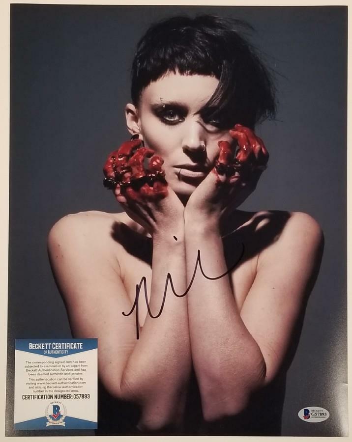 ROONEY MARA Signed Girl With the Dragon Tattoo 11x14 Photo Poster painting ~ Beckett BAS COA