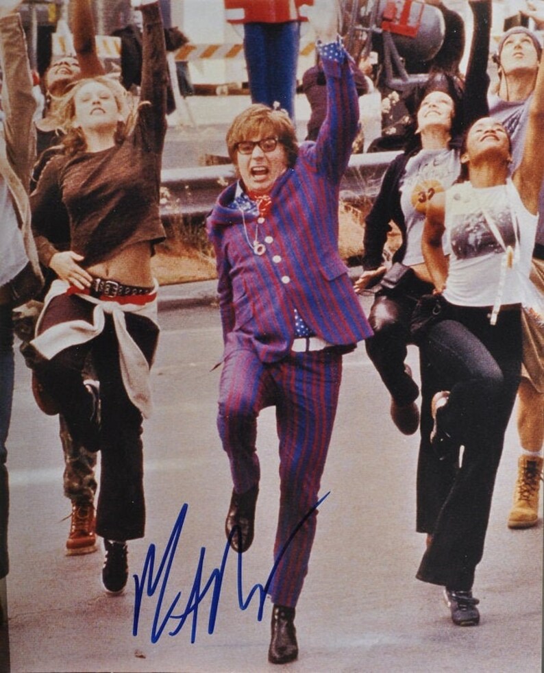 MIKE MYERS SIGNED Photo Poster painting Austin Powers International Man of Mystery wcoa