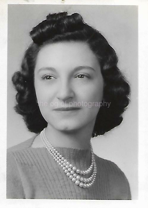 YOUNG WOMAN Found Photo Poster paintinggraph bwOriginal Portrait VINTAGE 05 4 B