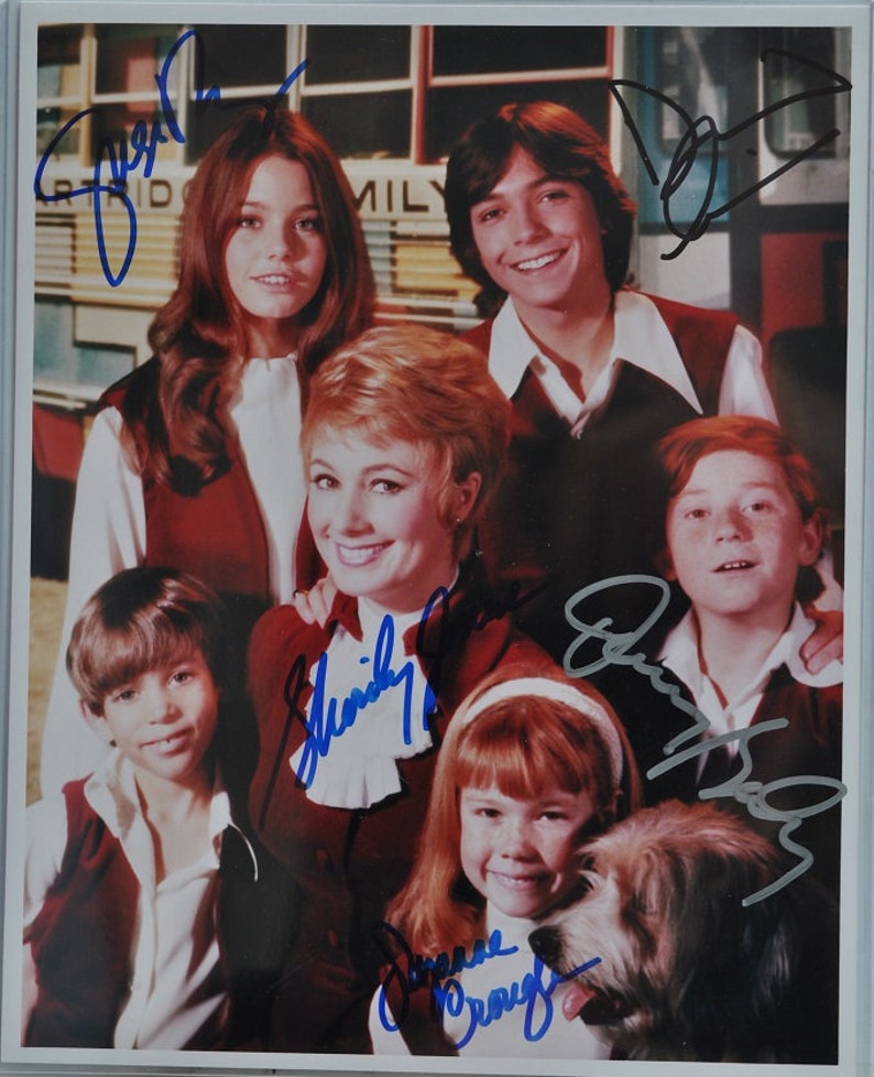 THE PARTRIDGE FAMILY Cast Signed Photo Poster painting X5 Shirley Jones, David Cassidy, Susan Dey, Danny Bonaduce, Suzanne Crough wcoa