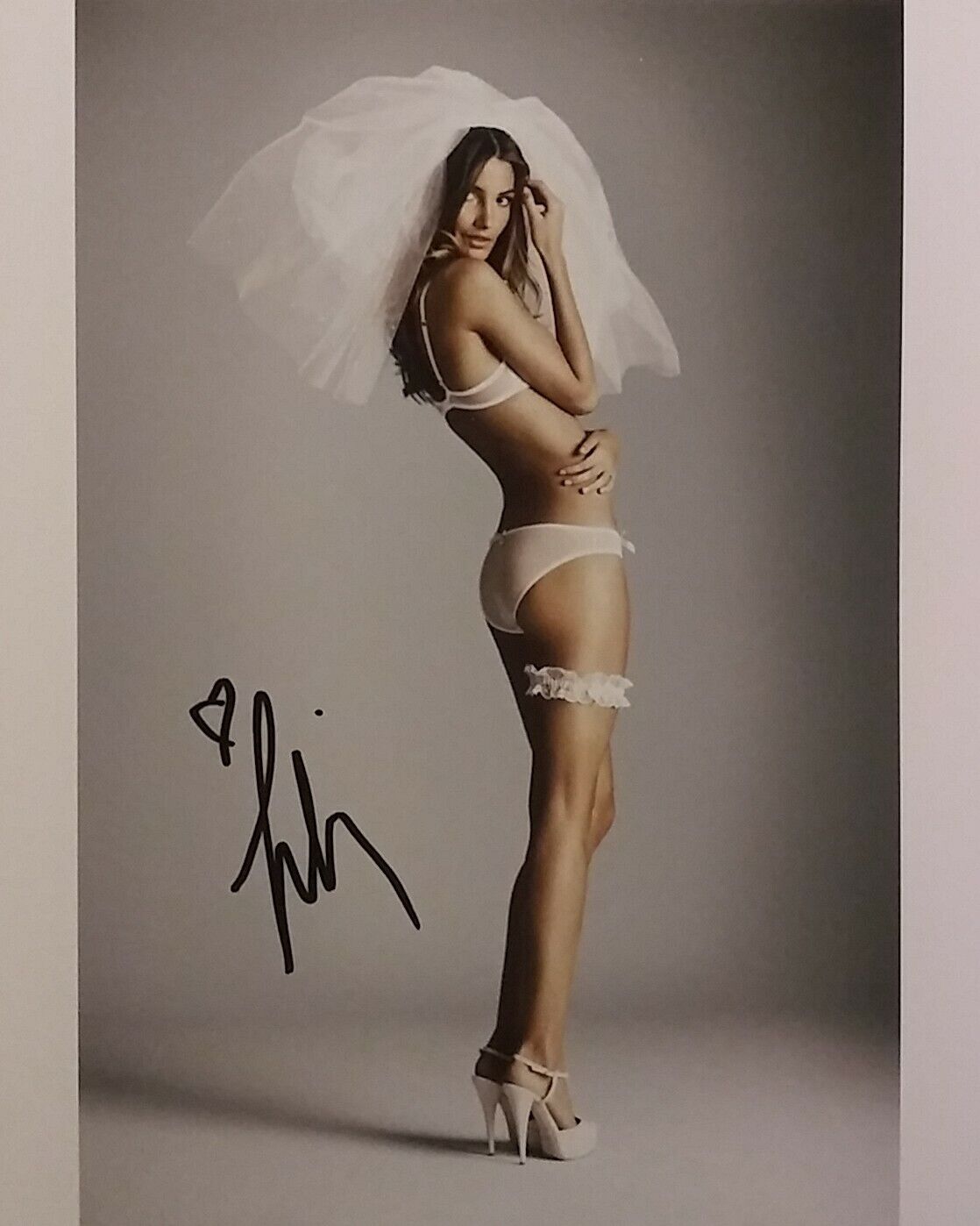 Lily Aldridge signed 8x10