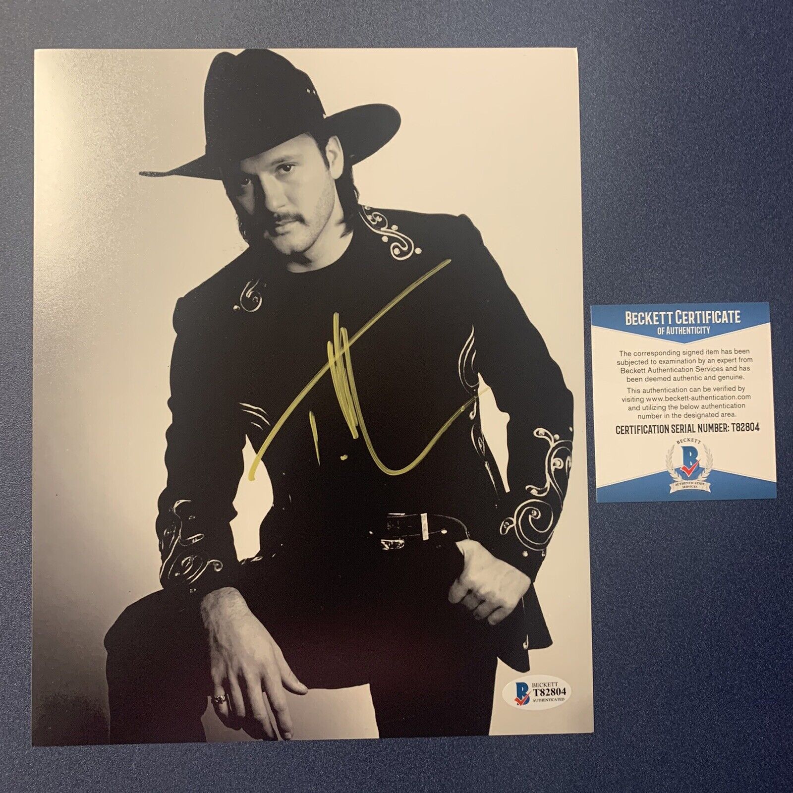 TIM MCGRAW HAND SIGNED 8x10 Photo Poster painting COUNTRY MUSIC STAR LEGEND RARE AUTOGRAPHED COA