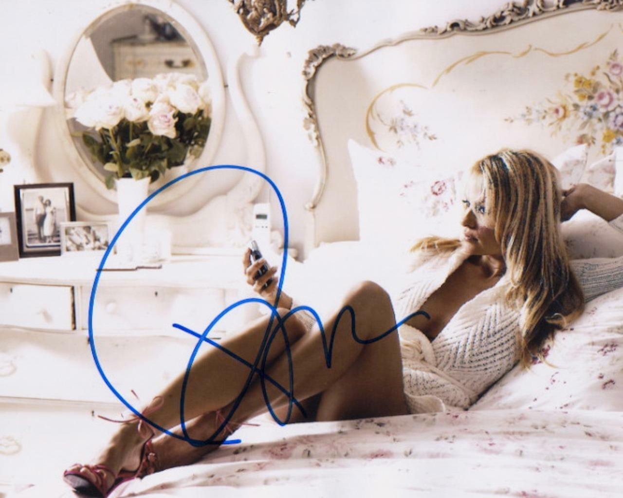 Pamela Anderson SIGNED AUTOGRAPHED 10 X 8