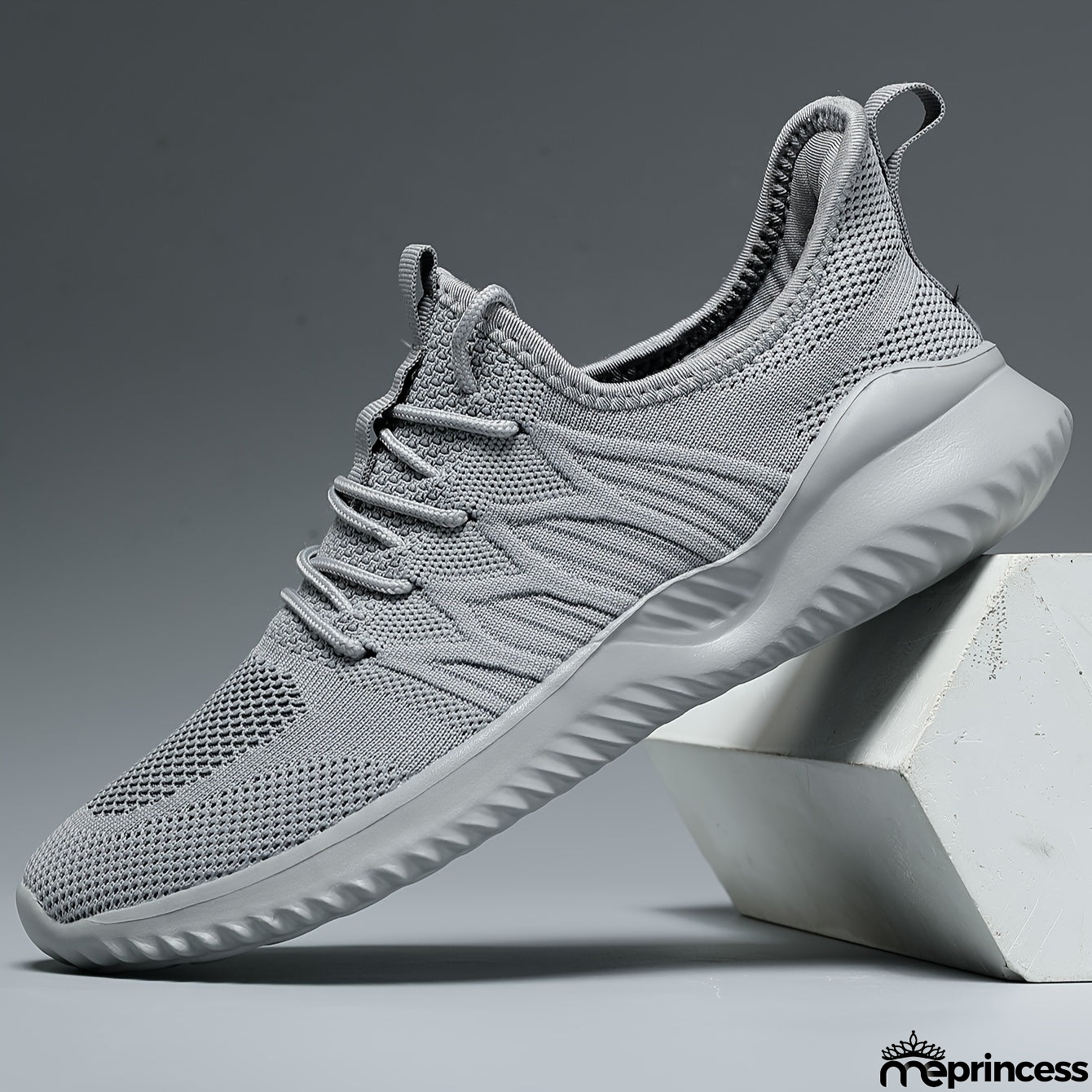 Feminine and fresh summer piece