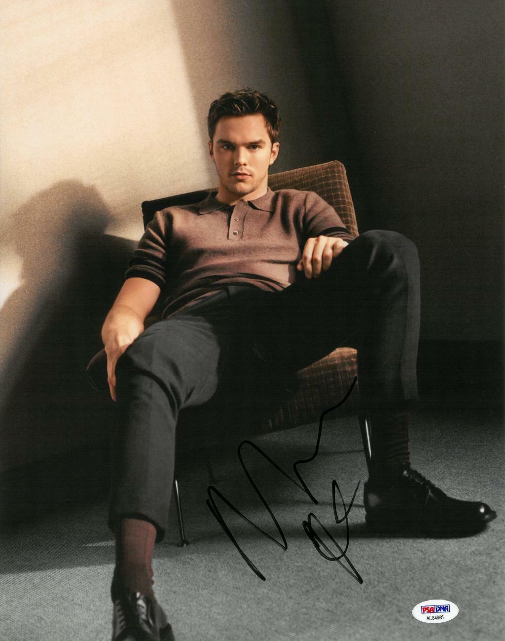 Nicholas Hoult Signed Authentic Autographed 11x14 Photo Poster painting PSA/DNA #AE84895