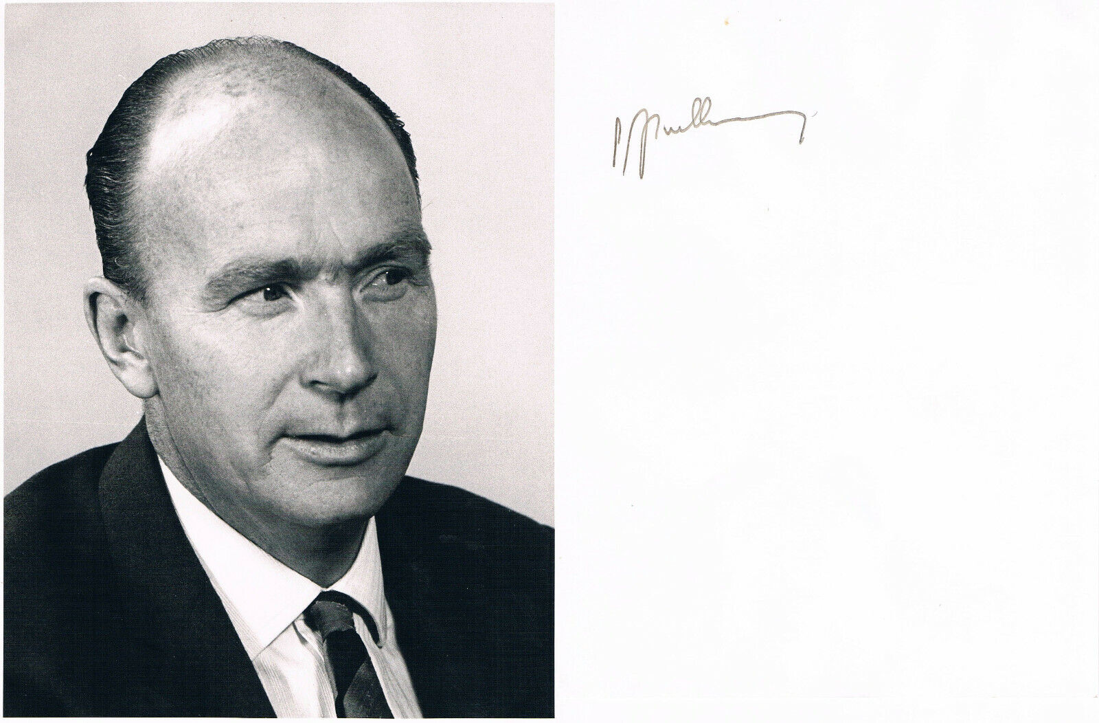 Ireland President Patrick Hillery 1923-2008 autograph signed 6.5x8.5