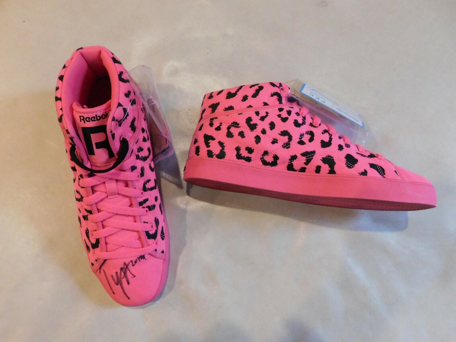 T-Raww Reebok promo M9.5 Neon Pink Cheetah signed by TYGA BRS