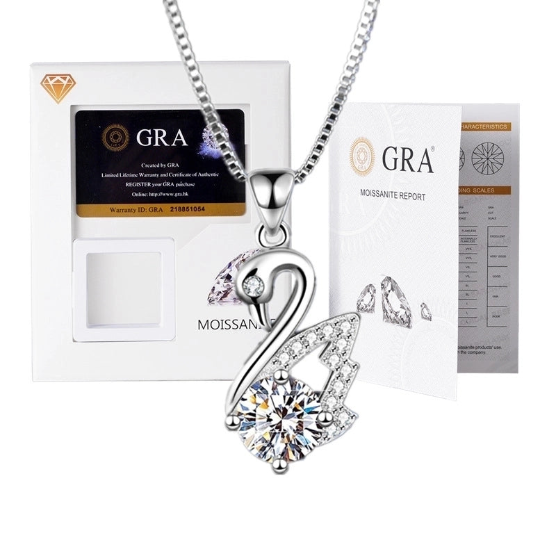 925 Sterling Silver Moissanite Plating Inlay Heart Shape Crown Pendant Necklace