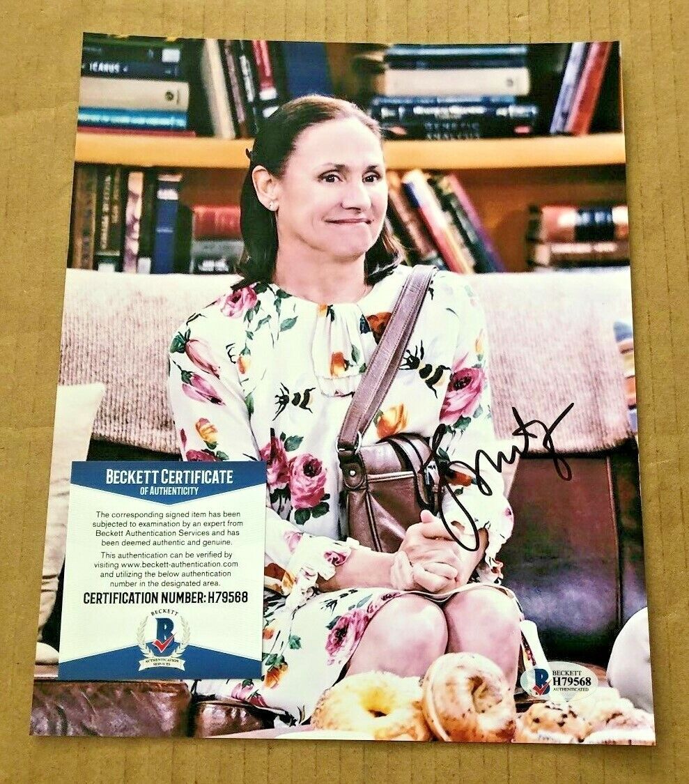 LAURIE METCALF SIGNED 8X10 Photo Poster painting BECKETT CERTIFIED