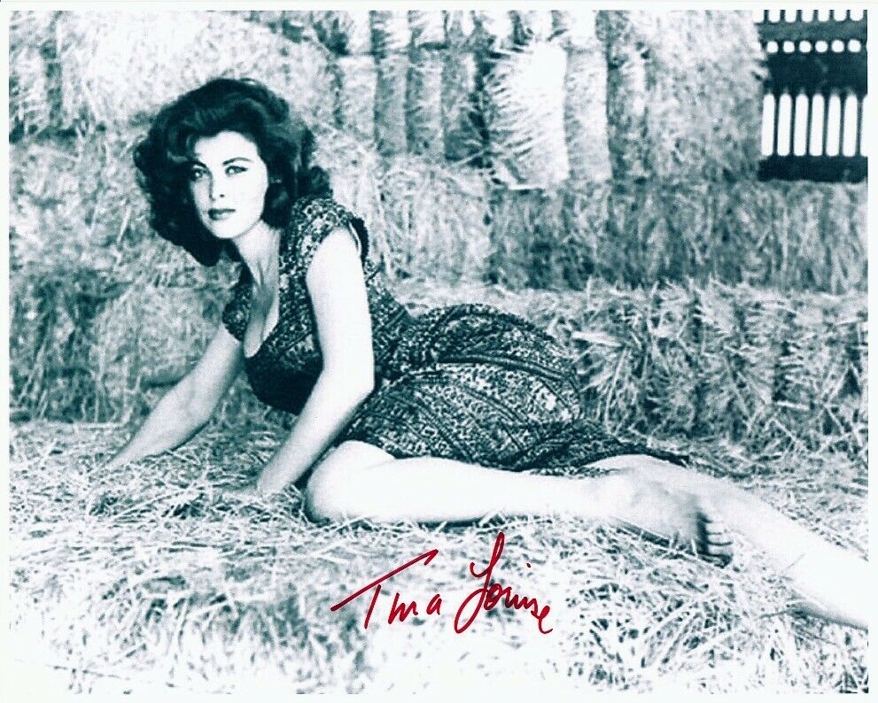 TINA LOUISE signed BUSTY SEXY BAREFOOT YOUNG 8x10 w/ coa SEDUCTIVE LYING IN HAY