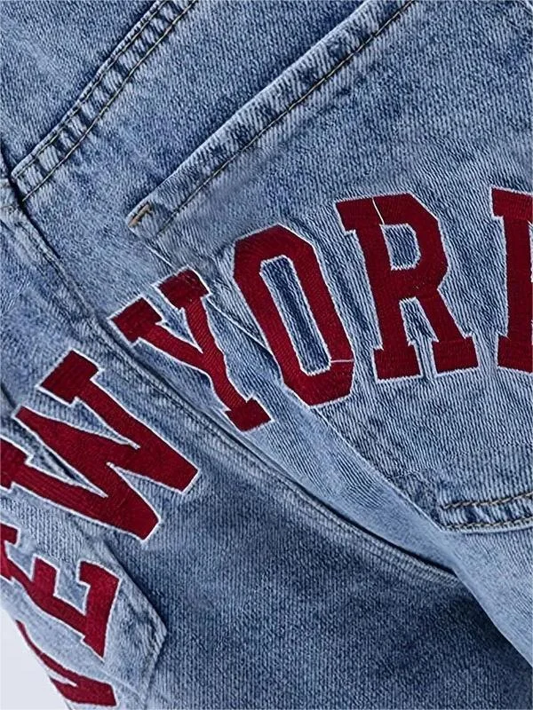 Brownm boyfriend jeans with an embroidered motif on the back