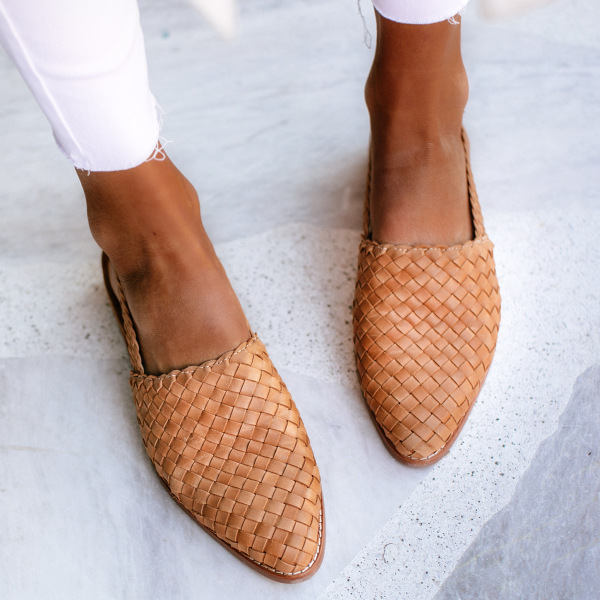 Leather Shoes Women's Pointed Toe Toe Cap Buckle Flat Sands