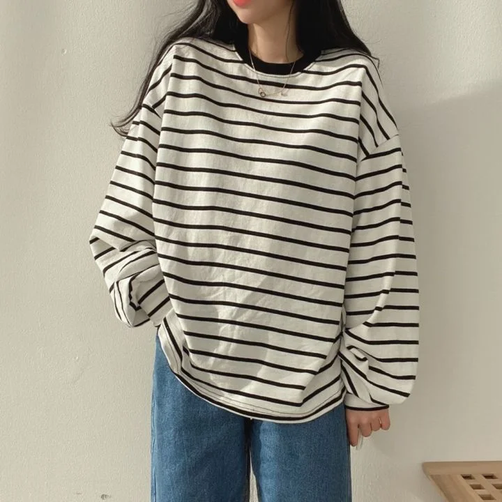 PLUS SIZE STRIPED LONG SLEEVE TOP