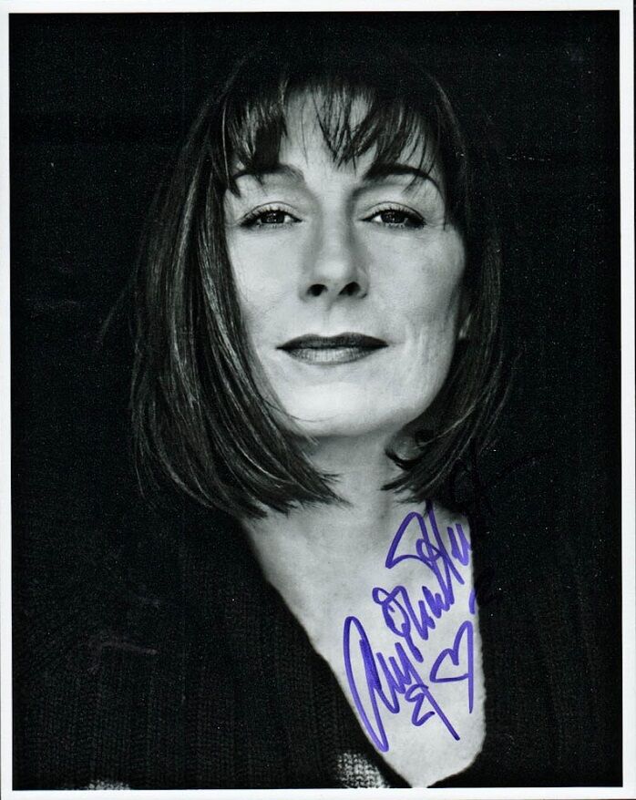 Lovely ANJELICA HUSTON In-person Signed Photo Poster painting - PRIZZI'S HONOR
