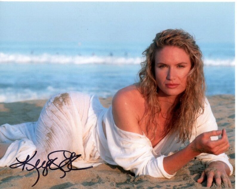 Kelly Lynch signed autographed 8x10 Sexy Beach Photo Poster painting