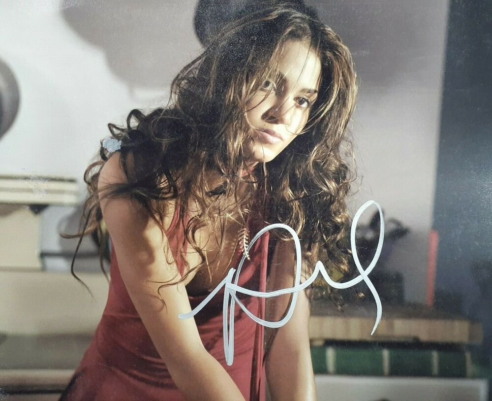 Nikki Reed signed 8x10