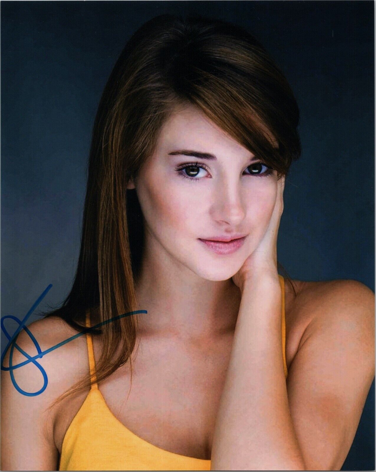 SHAILENE WOODLEY Authentic Hand-Signed The Divergent Series